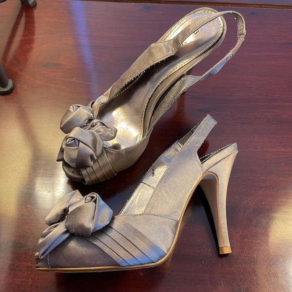Women’s heels. Size 6 - Picture 2 of 4